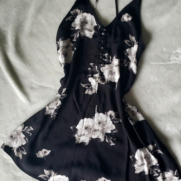 ❌SOLD❌Kendall & Kylie Slip Floral Dress - Picture 2 of 4